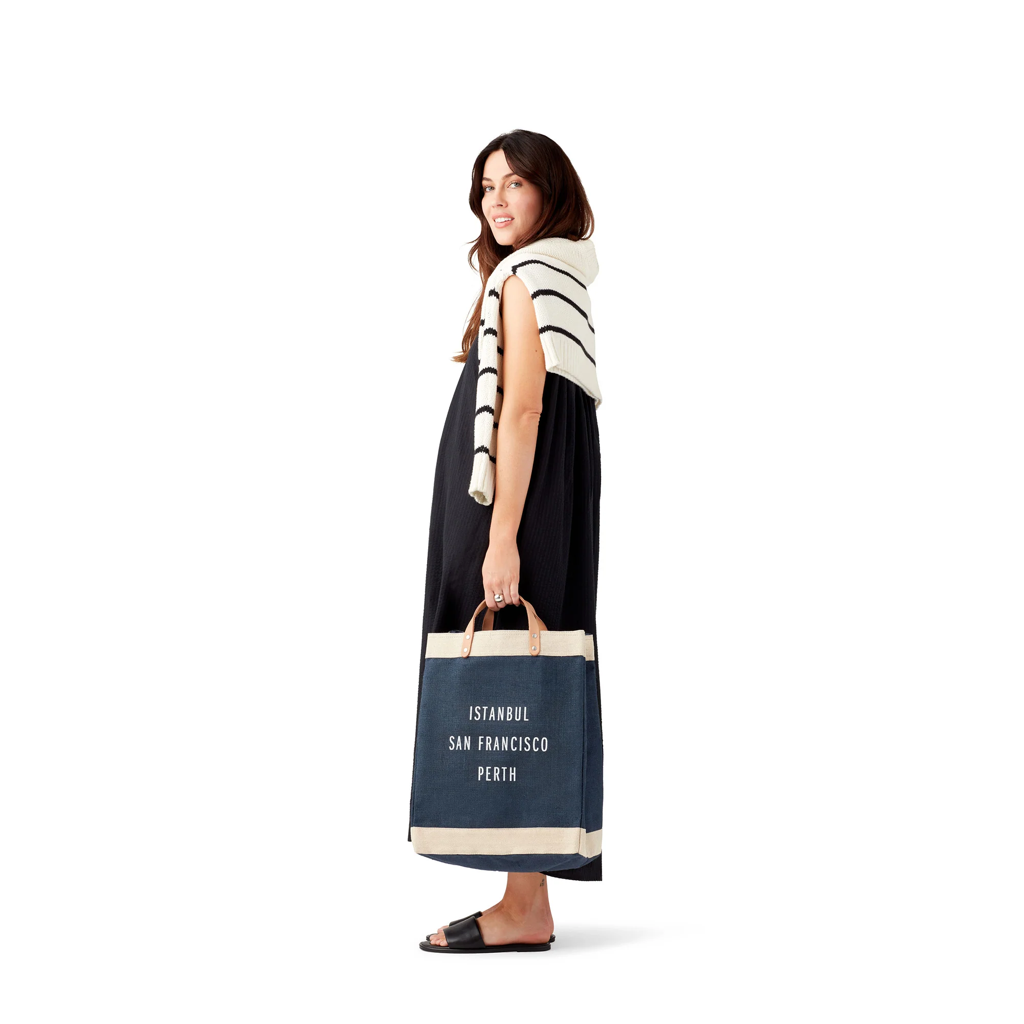 Market Bag in Navy - Image 5